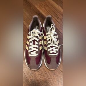 Adidas Cloud Foam women's 9